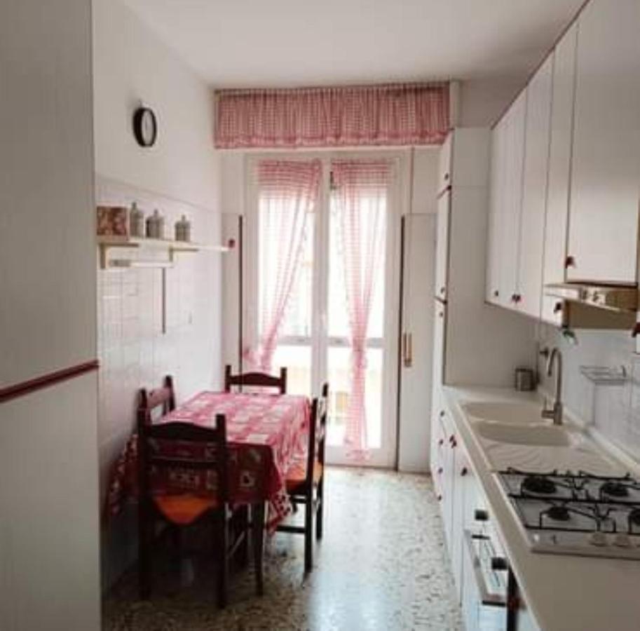 Appartamento Loano Climatizzato Mt 650 Dal Mare Bagian luar foto