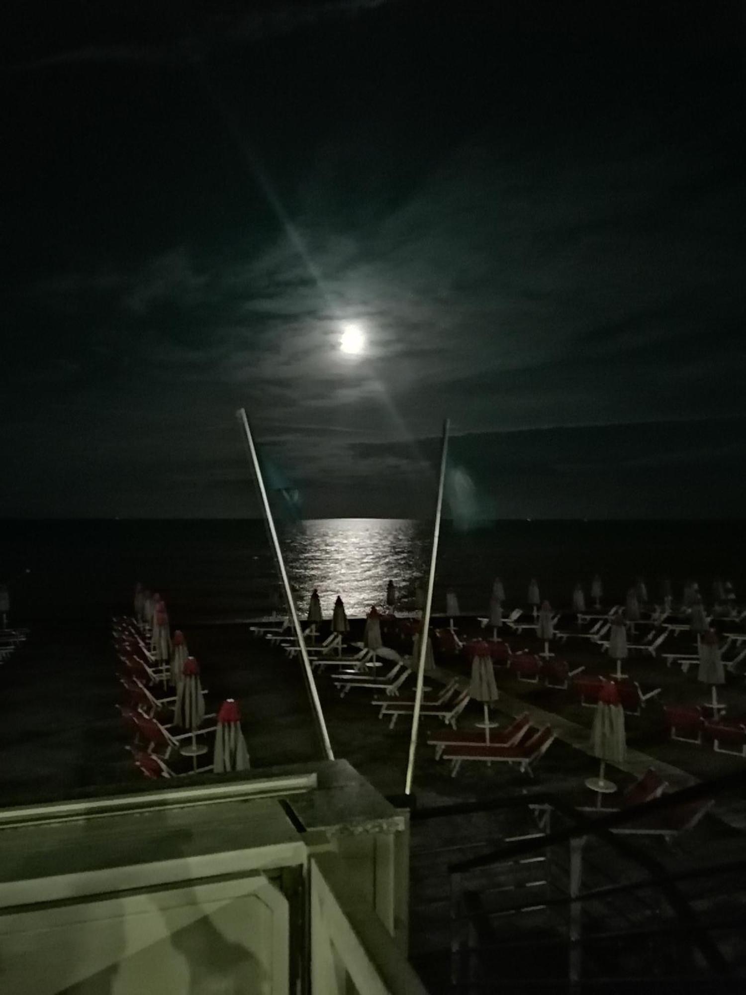 Appartamento Loano Climatizzato Mt 650 Dal Mare Bagian luar foto
